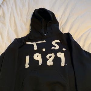 TAYLOR SWIFT 1989 tour sweatshirt